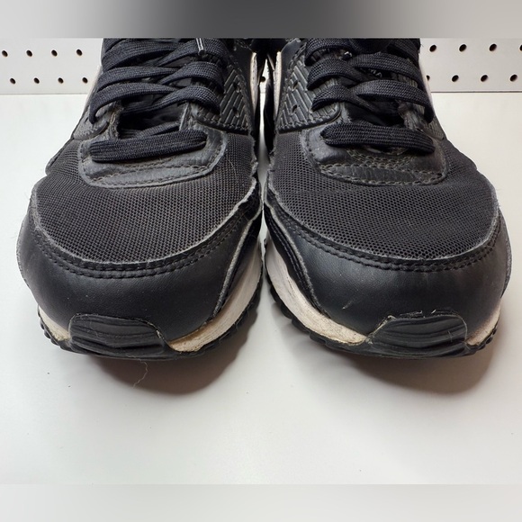 Nike Women's Air Max 90 Shoes Black and White Streetwear Classic Vibes Size 8.5M - Picture 13 of 15